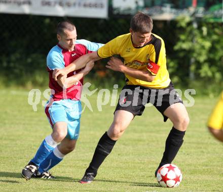 Fussball. 2. Klasse B. Koestenberg gegen Drautal. Djurovic Sergej (Koestenberg), Pranjic Marko (K) (Drautal). Koestenberg, 3.6.2012. 
Foto: Kuess
---
pressefotos, pressefotografie, kuess, qs, qspictures, sport, bild, bilder, bilddatenbank