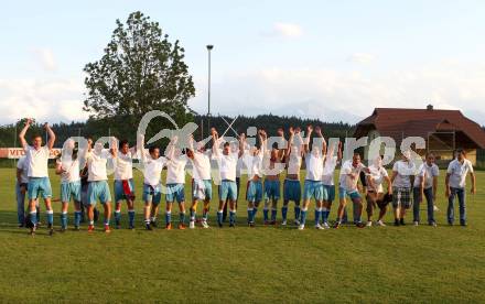 Fussball. 2. Klasse B. Koestenberg gegen Drautal. Jubel Koestenberg. Koestenberg, 3.6.2012. 
Foto: Kuess
---
pressefotos, pressefotografie, kuess, qs, qspictures, sport, bild, bilder, bilddatenbank