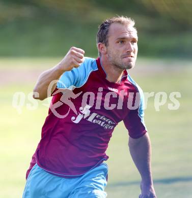 Fussball. 2. Klasse B. Koestenberg gegen Drautal. Ronacher Thomas Josef (Koestenberg). Koestenberg, 3.6.2012. 
Foto: Kuess
---
pressefotos, pressefotografie, kuess, qs, qspictures, sport, bild, bilder, bilddatenbank