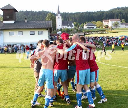 Fussball. 2. Klasse B. Koestenberg gegen Drautal. Jubel Koestenberg. Koestenberg, 3.6.2012. 
Foto: Kuess
---
pressefotos, pressefotografie, kuess, qs, qspictures, sport, bild, bilder, bilddatenbank