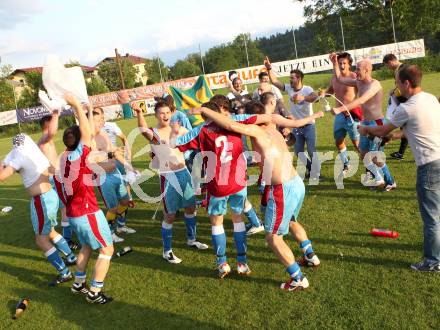 Fussball. 2. Klasse B. Koestenberg gegen Drautal. Jubel Koestenberg. Koestenberg, 3.6.2012. 
Foto: Kuess
---
pressefotos, pressefotografie, kuess, qs, qspictures, sport, bild, bilder, bilddatenbank