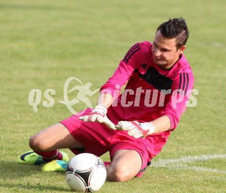 Fussball. 1. Klasse B. Feffernitz gegen Admira Villach. Weghofer Marco (Admira Villach). Feffernitz, 2.6.2012.
Foto: Kuess
---
pressefotos, pressefotografie, kuess, qs, qspictures, sport, bild, bilder, bilddatenbank