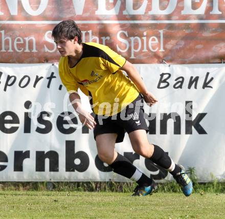 Fussball. 2. Klasse B. Koestenberg gegen Drautal. Gradnitzer Michael Johann (Drautal). Koestenberg, 3.6.2012. 
Foto: Kuess
---
pressefotos, pressefotografie, kuess, qs, qspictures, sport, bild, bilder, bilddatenbank