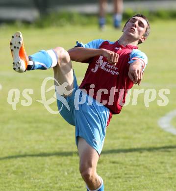 Fussball. 2. Klasse B. Koestenberg gegen Drautal. Wohlfahrt Patrick (K) (Koestenberg). Koestenberg, 3.6.2012. 
Foto: Kuess
---
pressefotos, pressefotografie, kuess, qs, qspictures, sport, bild, bilder, bilddatenbank