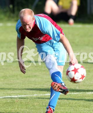 Fussball. 2. Klasse B. Koestenberg gegen Drautal. Kupper Thomas (Koestenberg). Koestenberg, 3.6.2012. 
Foto: Kuess
---
pressefotos, pressefotografie, kuess, qs, qspictures, sport, bild, bilder, bilddatenbank
