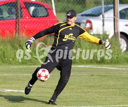 Fussball. 2. Klasse B. Koestenberg gegen Drautal. Limpl Arnold (Koestenberg).. Koestenberg, 3.6.2012. 
Foto: Kuess
---
pressefotos, pressefotografie, kuess, qs, qspictures, sport, bild, bilder, bilddatenbank