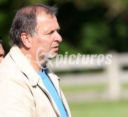 Fussball KFV Cup. SV Kraig gegen SV Spittal/Drau. Trainer Franz Zore (Kraig). Kraig, am 28.5.2012.
Foto: Kuess
---
pressefotos, pressefotografie, kuess, qs, qspictures, sport, bild, bilder, bilddatenbank