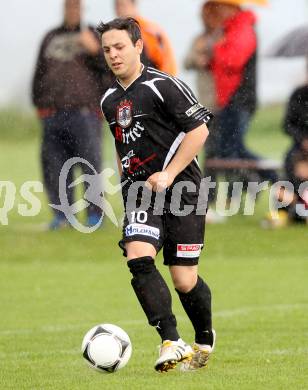 Fussball KFV Cup. SV Kraig gegen SV Spittal/Drau. Leonard Ibrahimi (Kraig). Kraig, am 28.5.2012.
Foto: Kuess
---
pressefotos, pressefotografie, kuess, qs, qspictures, sport, bild, bilder, bilddatenbank