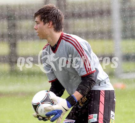 Fussball KFV Cup. SV Kraig gegen SV Spittal/Drau. Philipp Regenfelder (Kraig). Kraig, am 28.5.2012.
Foto: Kuess
---
pressefotos, pressefotografie, kuess, qs, qspictures, sport, bild, bilder, bilddatenbank