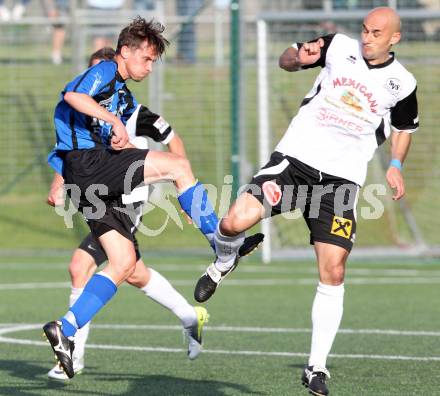 Fussball Kaerntner Liga. Spittal/Drau gegem Drautal. Senad Tiganj, (Spittal),  Rudolf Sandriesser (Drautal).  Spittal 8.6.2012
Foto: Kuess

---
pressefotos, pressefotografie, kuess, qs, qspictures, sport, bild, bilder, bilddatenbank