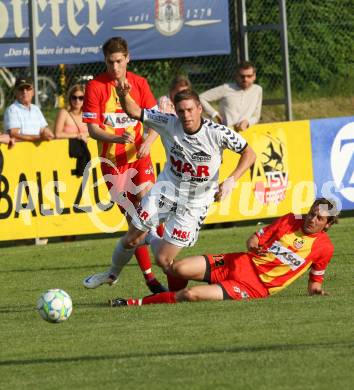 Fussball Kaerntner Liga. ATSV Wolfsberg gegen Feldkirchen SV. Huebler Michael Friedrich (K) (Wolfsberg), Wernig Daniel (Feldkirchen).  Wolfsberg 8.6.2012
Foto: Kuess

---
pressefotos, pressefotografie, kuess, qs, qspictures, sport, bild, bilder, bilddatenbank