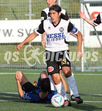 Fussball Kaerntner Liga. Spittal/Drau gegem Drautal. Carlos Chaile (Spittal).  Spittal 8.6.2012
Foto: Kuess

---
pressefotos, pressefotografie, kuess, qs, qspictures, sport, bild, bilder, bilddatenbank