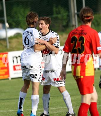 Fussball Kaerntner Liga. ATSV Wolfsberg gegen Feldkirchen SV. Torjubel Sick Thomas, Hinteregger Martin (Feldkirchen).  Wolfsberg 8.6.2012
Foto: Kuess

---
pressefotos, pressefotografie, kuess, qs, qspictures, sport, bild, bilder, bilddatenbank