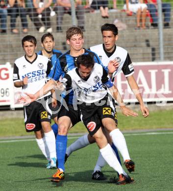 Fussball Kaerntner Liga. Spittal/Drau gegem Drautal. Juergen Pichorner, (Spittal), Domenik Steiner  (Drautal).  Spittal 8.6.2012
Foto: Kuess

---
pressefotos, pressefotografie, kuess, qs, qspictures, sport, bild, bilder, bilddatenbank