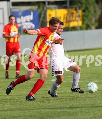 Fussball Kaerntner Liga. ATSV Wolfsberg gegen Feldkirchen SV. Rabensteiner Florian (Wolfsberg), Miloti Auron (Feldkirchen).  Wolfsberg 8.6.2012
Foto: Kuess

---
pressefotos, pressefotografie, kuess, qs, qspictures, sport, bild, bilder, bilddatenbank
