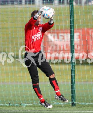 Fussball Kaerntner Liga. Spittal/Drau gegem Drautal. Daniel Huber (Spittal).  Spittal 8.6.2012
Foto: Kuess

---
pressefotos, pressefotografie, kuess, qs, qspictures, sport, bild, bilder, bilddatenbank