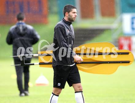 Fussball Bundesliga. Training SK WAC/St. Andrae. Ruben Rivera Carrol. St. Andrae, am 12.6.2012.
Foto: Kuess
---
pressefotos, pressefotografie, kuess, qs, qspictures, sport, bild, bilder, bilddatenbank