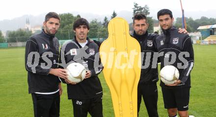 Fussball Bundesliga. Training SK WAC/St. Andrae. Ruben Rivera Carrol, Davide de Paula, Trainer Nenad Bjelica, Solano. St. Andrae, am 12.6.2012.
Foto: Kuess
---
pressefotos, pressefotografie, kuess, qs, qspictures, sport, bild, bilder, bilddatenbank
