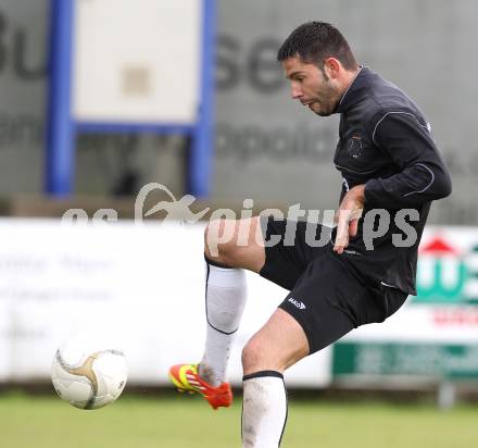 Fussball Bundesliga. Training SK WAC/St. Andrae. Ruben Rivera Carrol. St. Andrae, am 12.6.2012.
Foto: Kuess
---
pressefotos, pressefotografie, kuess, qs, qspictures, sport, bild, bilder, bilddatenbank