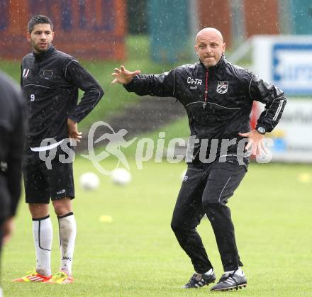 Fussball Bundesliga. Training SK WAC/St. Andrae. Ruben Rivera Carrol, Co-Trainer Slobodan Grubor. St. Andrae, am 12.6.2012.
Foto: Kuess
---
pressefotos, pressefotografie, kuess, qs, qspictures, sport, bild, bilder, bilddatenbank