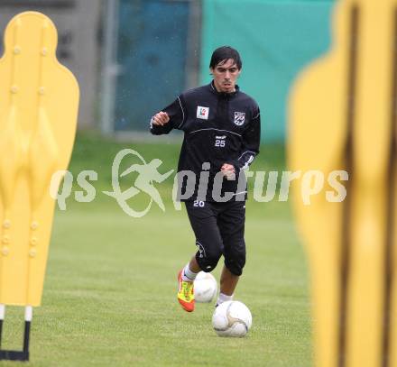 Fussball Bundesliga. Training SK WAC/St. Andrae.  Davide de Paula. St. Andrae, am 12.6.2012.
Foto: Kuess
---
pressefotos, pressefotografie, kuess, qs, qspictures, sport, bild, bilder, bilddatenbank