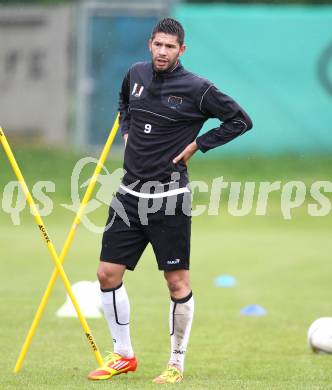 Fussball Bundesliga. Training SK WAC/St. Andrae. Ruben Rivera Carrol. St. Andrae, am 12.6.2012.
Foto: Kuess
---
pressefotos, pressefotografie, kuess, qs, qspictures, sport, bild, bilder, bilddatenbank