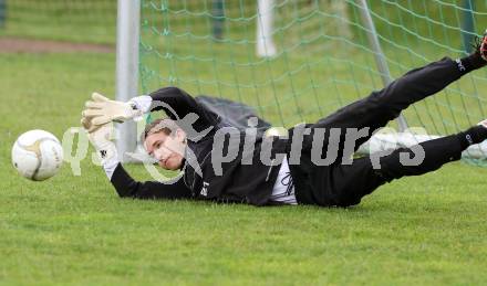 Fussball Bundesliga. Trainingsbeginn SK WAC/St. Andrae. Max Friesacher. St. Andrae, 12.6.2012.
Foto: Kuess
---
pressefotos, pressefotografie, kuess, qs, qspictures, sport, bild, bilder, bilddatenbank
