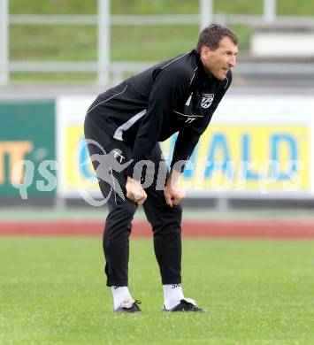 Fussball Bundesliga. Trainingsbeginn SK WAC/St. Andrae. Tormanntrainer Adi Preschern. St. Andrae, 12.6.2012.
Foto: Kuess
---
pressefotos, pressefotografie, kuess, qs, qspictures, sport, bild, bilder, bilddatenbank