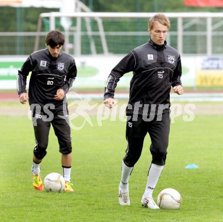 Fussball Bundesliga. Trainingsbeginn SK WAC/St. Andrae. Davide de Paula, Rene Gsellmann. St. Andrae, 12.6.2012.
Foto: Kuess
---
pressefotos, pressefotografie, kuess, qs, qspictures, sport, bild, bilder, bilddatenbank