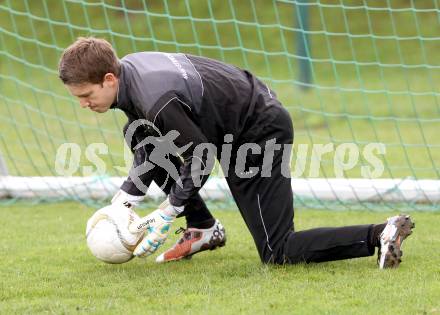 Fussball Bundesliga. Trainingsbeginn SK WAC/St. Andrae. Max Friesacher. St. Andrae, 12.6.2012.
Foto: Kuess
---
pressefotos, pressefotografie, kuess, qs, qspictures, sport, bild, bilder, bilddatenbank