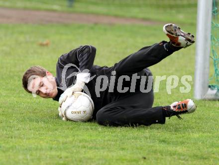 Fussball Bundesliga. Trainingsbeginn SK WAC/St. Andrae. Max Friesacher. St. Andrae, 12.6.2012.
Foto: Kuess
---
pressefotos, pressefotografie, kuess, qs, qspictures, sport, bild, bilder, bilddatenbank