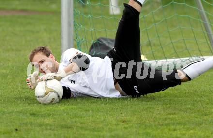Fussball Bundesliga. Trainingsbeginn SK WAC/St. Andrae. Marco Knaller. St. Andrae, 12.6.2012.
Foto: Kuess
---
pressefotos, pressefotografie, kuess, qs, qspictures, sport, bild, bilder, bilddatenbank