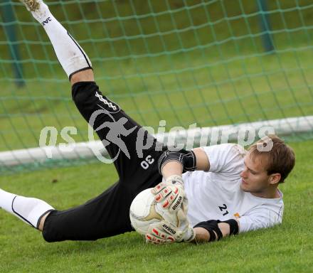 Fussball Bundesliga. Trainingsbeginn SK WAC/St. Andrae. Marco Knaller. St. Andrae, 12.6.2012.
Foto: Kuess
---
pressefotos, pressefotografie, kuess, qs, qspictures, sport, bild, bilder, bilddatenbank