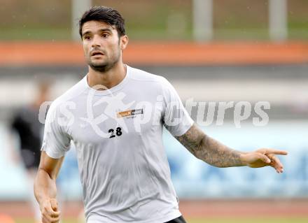 Fussball Bundesliga. Trainingsbeginn SK WAC/St. Andrae. Solano. St. Andrae, 12.6.2012.
Foto: Kuess
---
pressefotos, pressefotografie, kuess, qs, qspictures, sport, bild, bilder, bilddatenbank