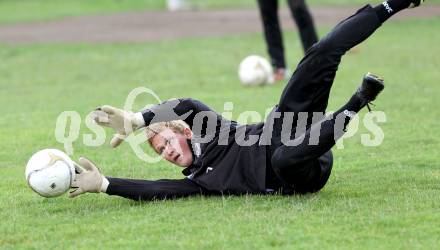 Fussball Bundesliga. Trainingsbeginn SK WAC/St. Andrae. Christian Dobnik. St. Andrae, 12.6.2012.
Foto: Kuess
---
pressefotos, pressefotografie, kuess, qs, qspictures, sport, bild, bilder, bilddatenbank