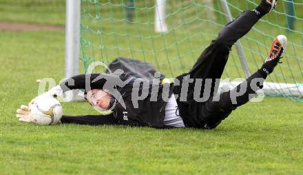 Fussball Bundesliga. Trainingsbeginn SK WAC/St. Andrae. Max Friesacher. St. Andrae, 12.6.2012.
Foto: Kuess
---
pressefotos, pressefotografie, kuess, qs, qspictures, sport, bild, bilder, bilddatenbank