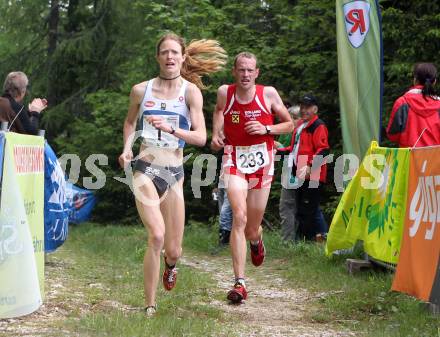 Berglauf Oesterreichische Meisterschaft. Schwarzgupflauf. Andrea Mayr, Martin Schider (AUT). St. Margarethen im Rosental, am 10.6.2012.
Foto: Kuess 
---
pressefotos, pressefotografie, kuess, qs, qspictures, sport, bild, bilder, bilddatenbank