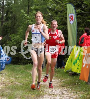 Berglauf Oesterreichische Meisterschaft. Schwarzgupflauf. Andrea Mayr, Martin Schider (AUT). St. Margarethen im Rosental, am 10.6.2012.
Foto: Kuess 
---
pressefotos, pressefotografie, kuess, qs, qspictures, sport, bild, bilder, bilddatenbank