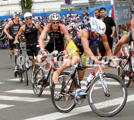 Triathlon 5150 Klagenfurt. Ruedi Wild (SUI) (Mitte). Klagenfurt, 10.6.2012.
Foto: Kuess
---
pressefotos, pressefotografie, kuess, qs, qspictures, sport, bild, bilder, bilddatenbank