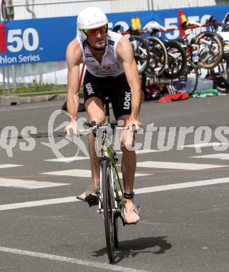 Triathlon 5150 Klagenfurt. Hannes Hempel. Klagenfurt, 10.6.2012.
Foto: Kuess
---
pressefotos, pressefotografie, kuess, qs, qspictures, sport, bild, bilder, bilddatenbank
