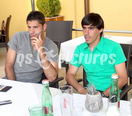 Fussball. Bundesliga. WAC/St. Andrae.  Ruben Rivera Carrol, David de Paula. Klagenfurt, 19.6.2012.
Foto: Kuess
---
pressefotos, pressefotografie, kuess, qs, qspictures, sport, bild, bilder, bilddatenbank