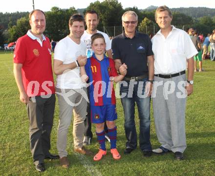 Fussball Testspiel. RZ Pellets WAC gegen VSV. Benefizspiel fuer Christoph.  Gerhard Engel (Woelfnitz), Dietmar Riegler, Hannes Jochum (WAC), Christoph, Egon Putzi (VSV), Wolfgang Weitensfelder (Woelfnitz). Woelfnitz, am 29.6.2012.
Foto: Kuess
---
pressefotos, pressefotografie, kuess, qs, qspictures, sport, bild, bilder, bilddatenbank