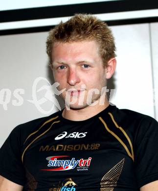Ironman Austria 2012. Pressekonferenz. Philip Graves. Klagenfurt, 29.6.2012.
Foto: Kuess
---
pressefotos, pressefotografie, kuess, qs, qspictures, sport, bild, bilder, bilddatenbank