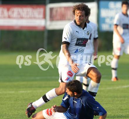 Fussball Testspiel. RZ Pellets WAC gegen VSV.  Ruben Rivera (WAC), Michael Kirisits (VSV). Woelfnitz, am 29.6.2012.
Foto: Kuess
---
pressefotos, pressefotografie, kuess, qs, qspictures, sport, bild, bilder, bilddatenbank