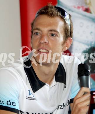 Ironman Austria 2012. Pressekonferenz. Markus Fachbach. Klagenfurt, 29.6.2012.
Foto: Kuess
---
pressefotos, pressefotografie, kuess, qs, qspictures, sport, bild, bilder, bilddatenbank
