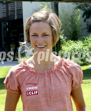 Ironman Austria 2012. Pressekonferenz. Linsey Corbin. Klagenfurt, 29.6.2012.
Foto: Kuess
---
pressefotos, pressefotografie, kuess, qs, qspictures, sport, bild, bilder, bilddatenbank