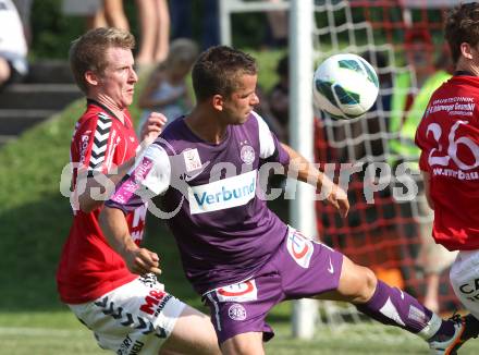 Fussball Bundesliga. Testspiel. SV Feldkirchen gegen Austria Wien. Michael Wernig (Feldkirchen), Tomas Simkovic (Austria Wien). Feldkirchen, am 30.6.2012.
Foto: Kuess

---
pressefotos, pressefotografie, kuess, qs, qspictures, sport, bild, bilder, bilddatenbank