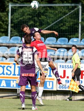 Fussball Bundesliga. Testspiel. SV Feldkirchen gegen Austria Wien. Mueller (Feldkirchen), Kaja Rogulj (Wien). Feldkirchen, am 30.6.2012.
Foto: Kuess

---
pressefotos, pressefotografie, kuess, qs, qspictures, sport, bild, bilder, bilddatenbank