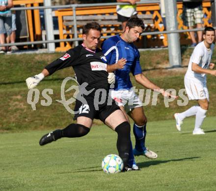 Fussball. Testspiel WAC gegen Nova Gorica.  Ruben Rivera (WAC), Vasja SIMCIC (Nova Gorica). Ludmannsdorf, 7.7.2012.
Foto: Kuess
---
pressefotos, pressefotografie, kuess, qs, qspictures, sport, bild, bilder, bilddatenbank