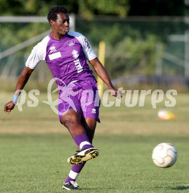 Fussball Testspiel. SK Austria Klagenfurt gegen Domzale. Eric Akoto (Austria). Schiefling, am 8.7.2012.
Foto: Kuess
---
pressefotos, pressefotografie, kuess, qs, qspictures, sport, bild, bilder, bilddatenbank